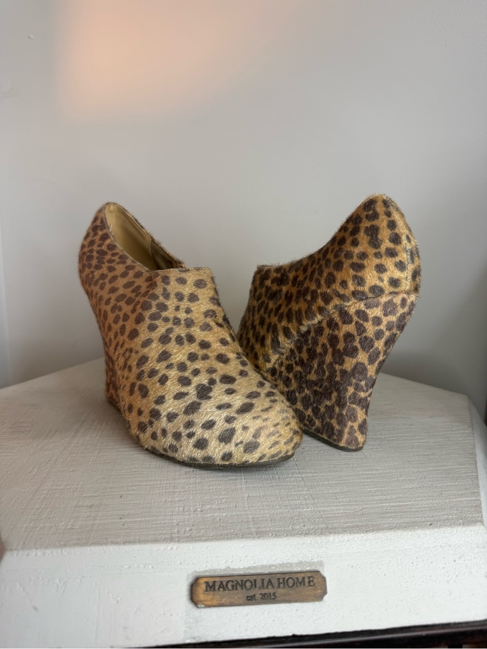 Coconuts Josie leopard print fur ankle wedge bootie size 9.5